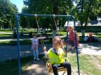 В городском парке воспитанники лагеря "Солнышко" приняли участие в акции "Подари улыбку малышу"